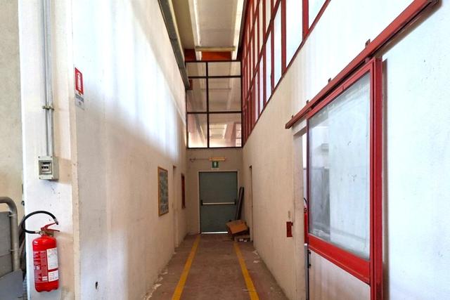 #2639047 Officina meccanica (sub 18) in zona artigianale in vendita - foto 11
