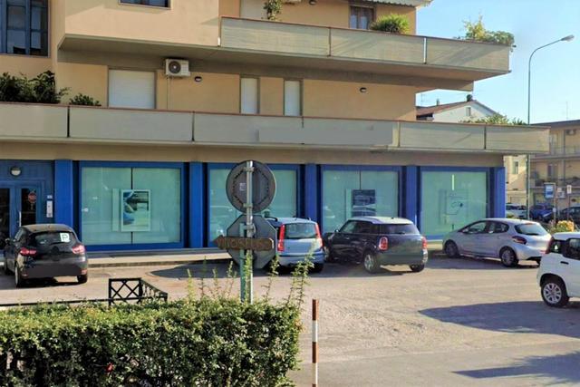 #19686 Locale libero nel centro del paese ex istituto di credito in vendita - foto 2