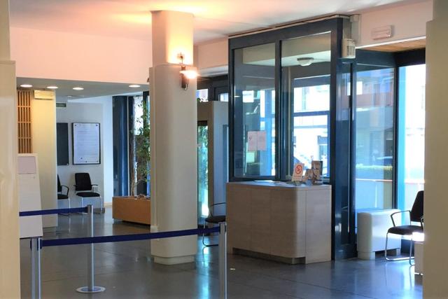 #19686 Locale libero nel centro del paese ex istituto di credito in vendita - foto 4
