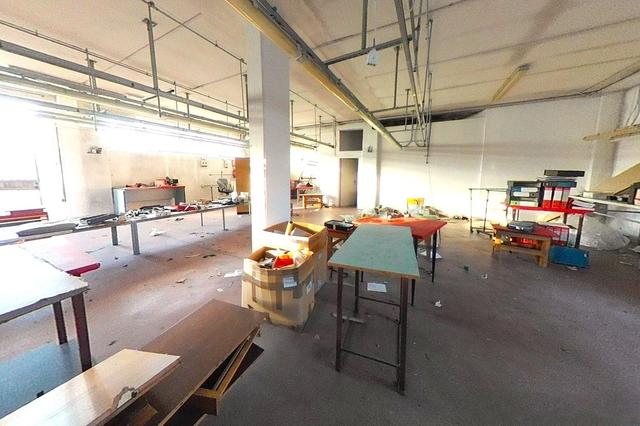 #8673 Laboratorio con corte in edificio residenziale in vendita - foto 3
