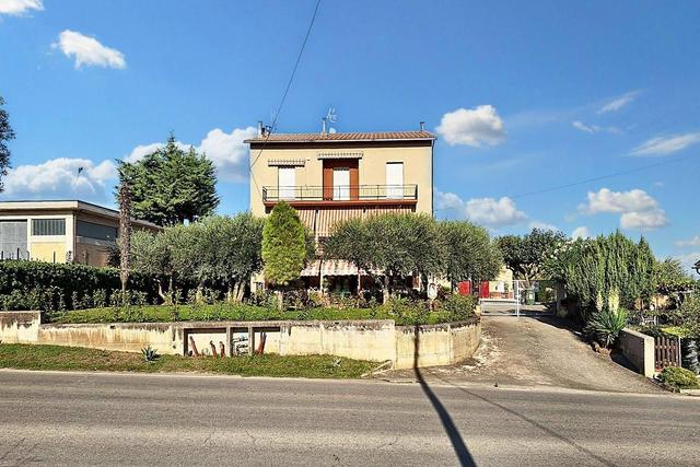 Magazzini in vendita