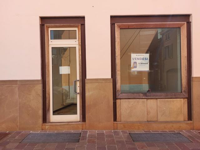Negozi in vendita