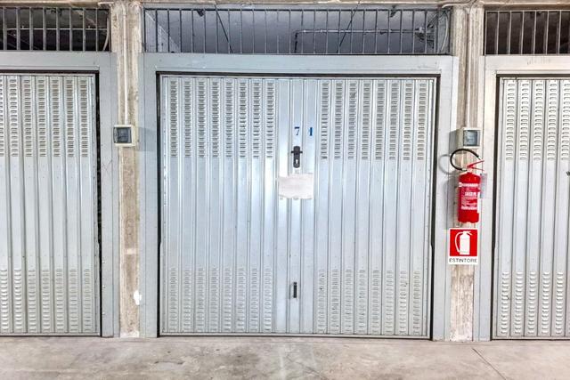 Garage in vendita