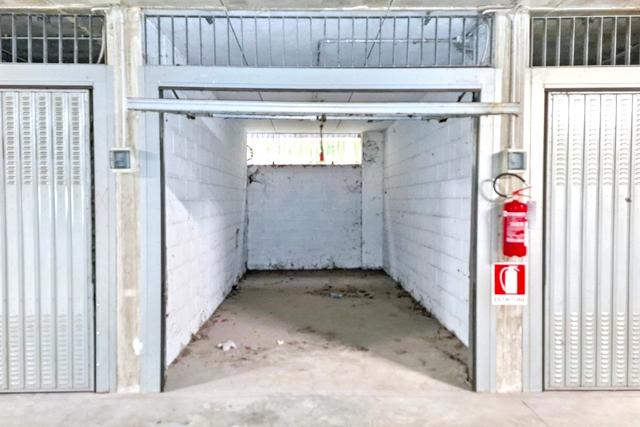 Garage in vendita