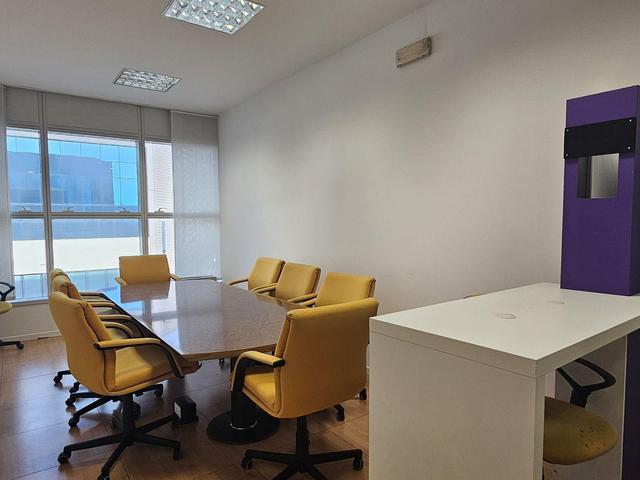 #25097 Spazioso ufficio arredato in posizione strategica in vendita - foto 4