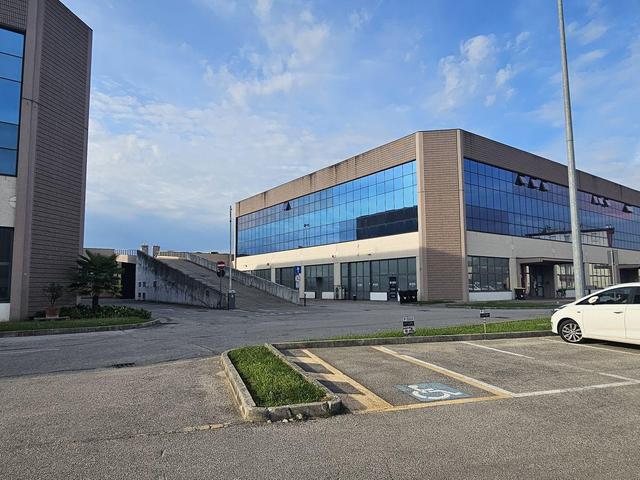 Edifici direzionali in vendita