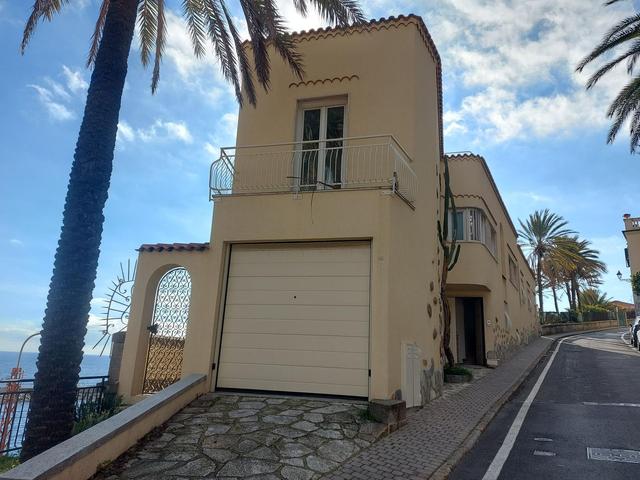 Garage in vendita