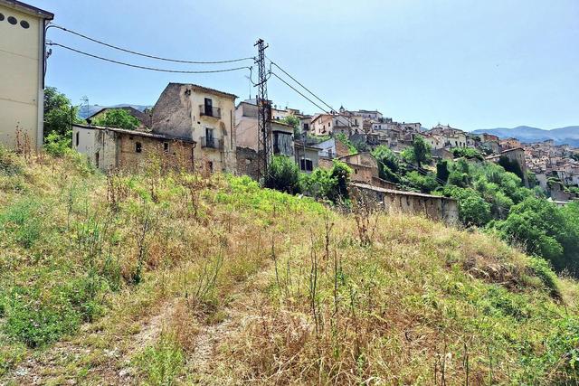 Magazzini in vendita